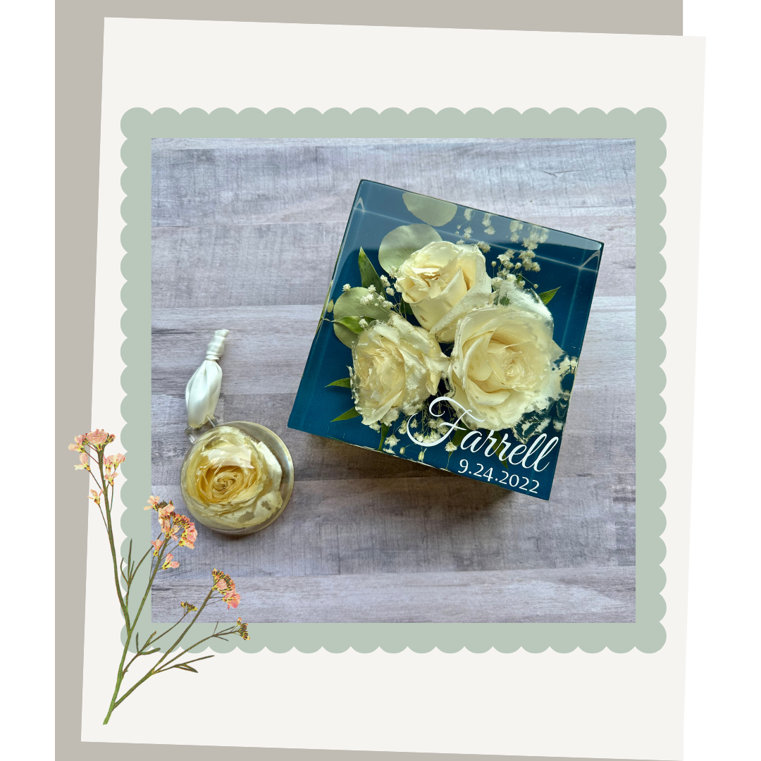 Decorative resin square with yellow roses and a name engraved on a wooden surface